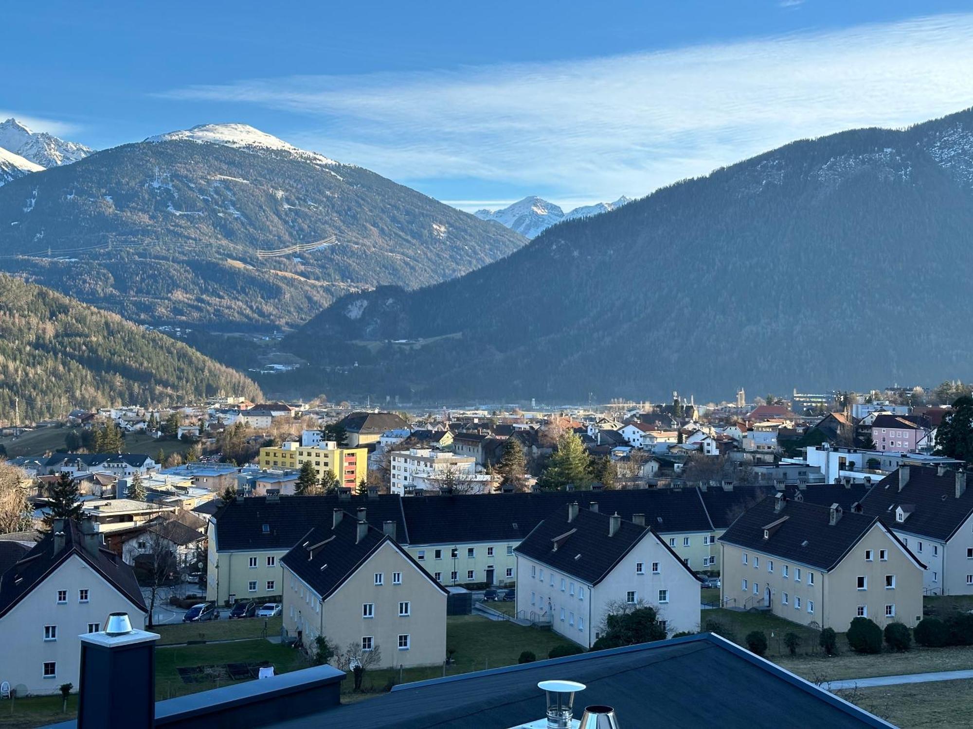 Geraeumiges Sonniges Apartment Mit Bergblick Imst Exterior foto